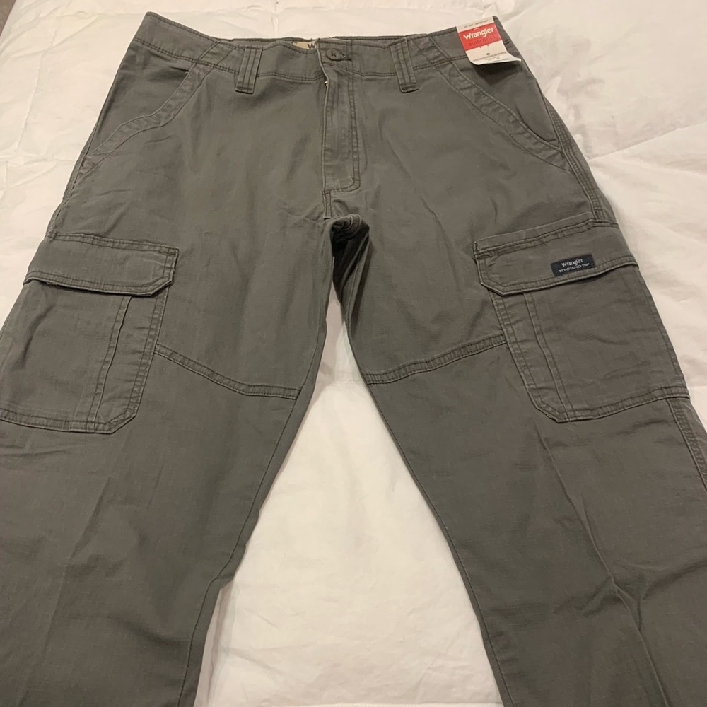 NWT Wrangler Mens Lightweight Breathable Hiking Cargo Pants size 33x32